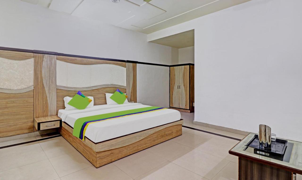 4 View Hotel Tajganj Ngoại thất bức ảnh