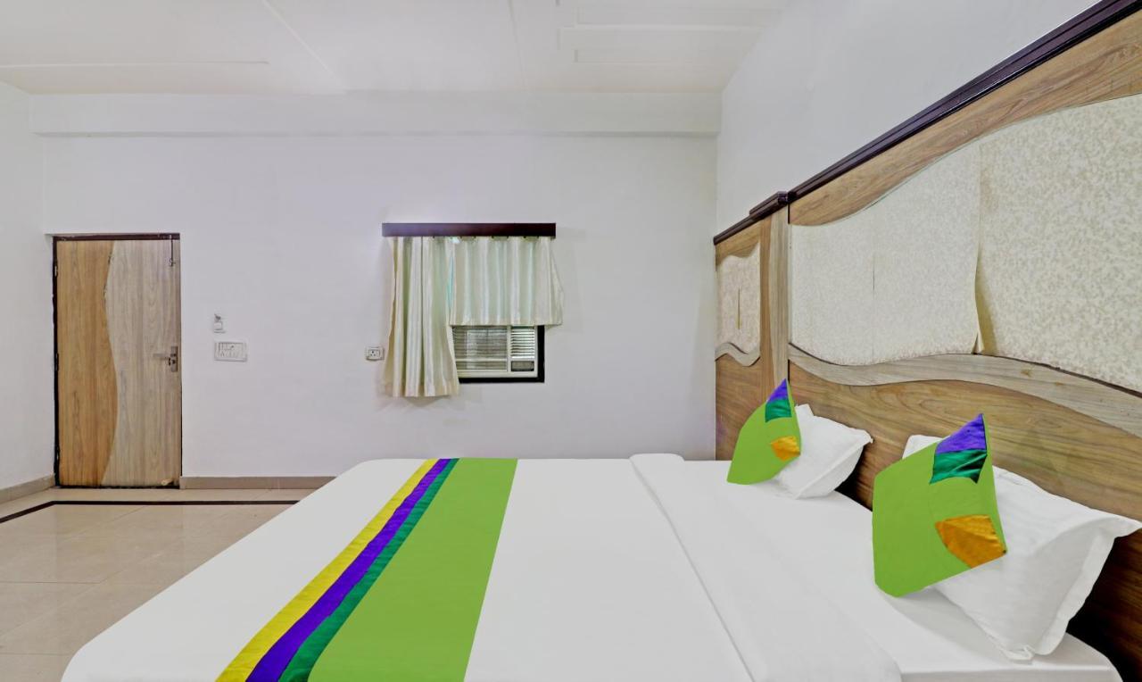 4 View Hotel Tajganj Ngoại thất bức ảnh