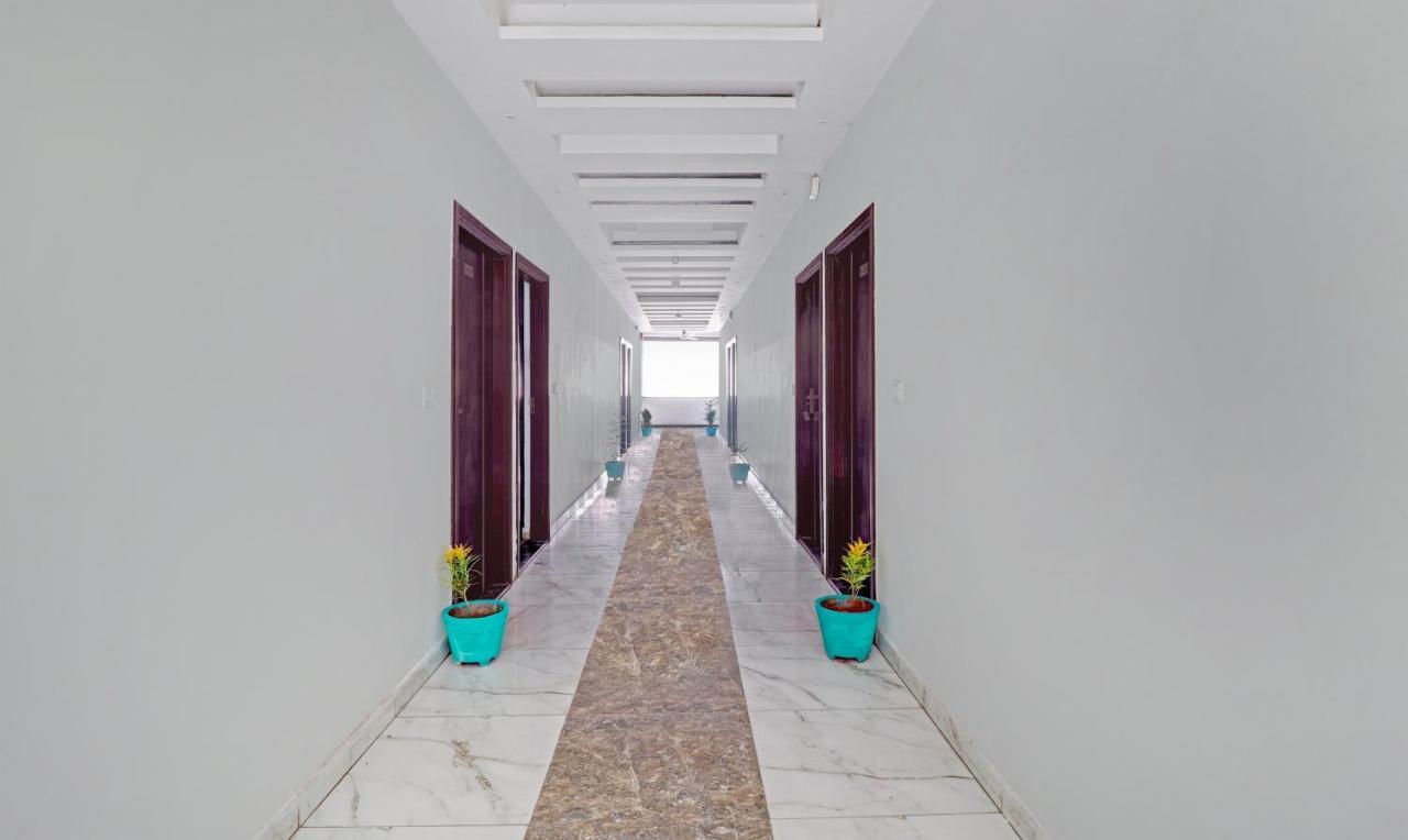 4 View Hotel Tajganj Ngoại thất bức ảnh
