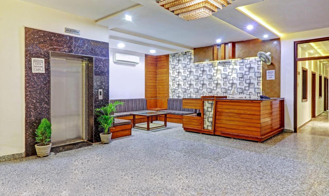 4 View Hotel Tajganj Ngoại thất bức ảnh