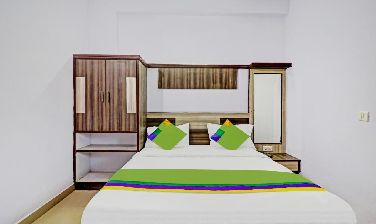 4 View Hotel Tajganj Ngoại thất bức ảnh