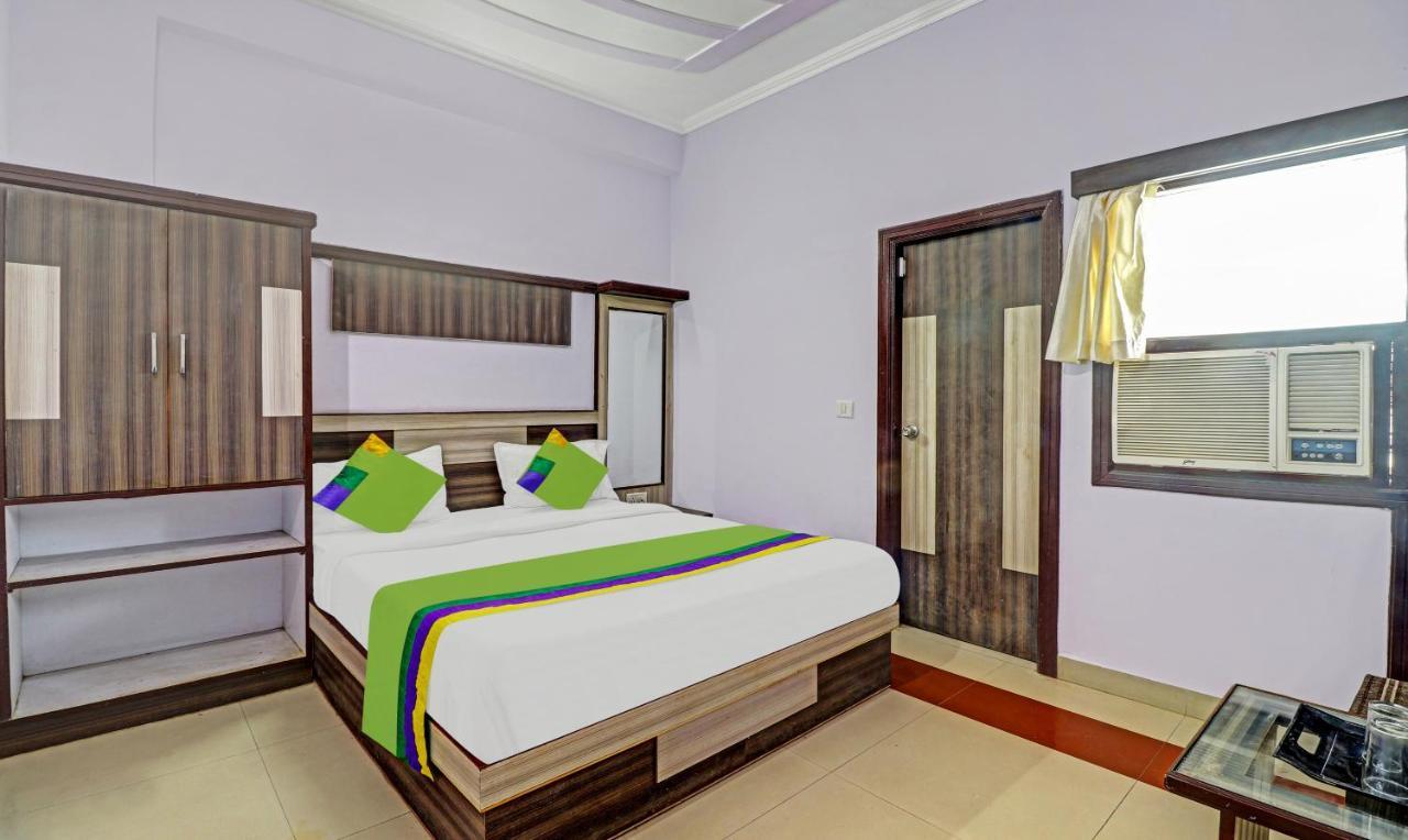 4 View Hotel Tajganj Ngoại thất bức ảnh