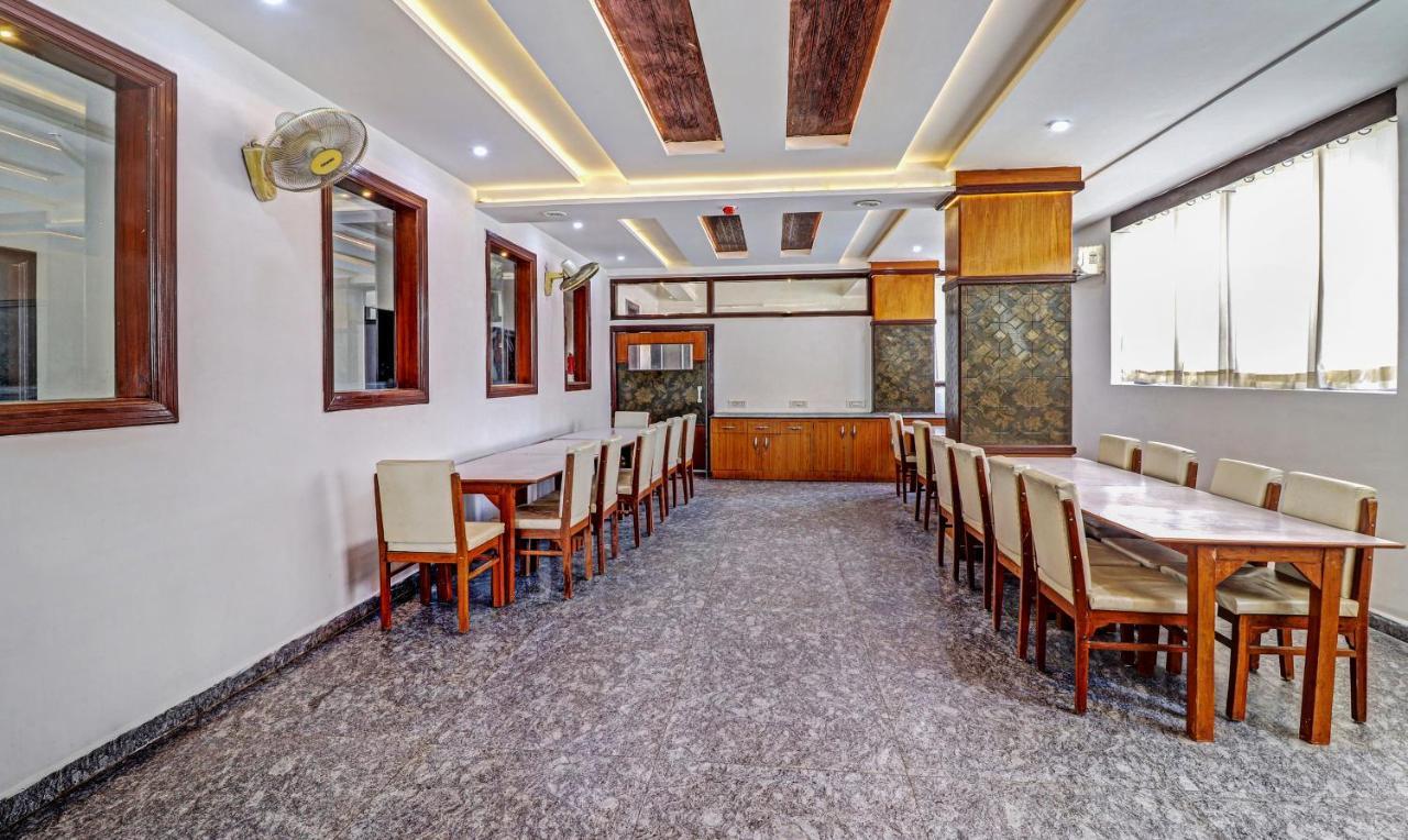 4 View Hotel Tajganj Ngoại thất bức ảnh